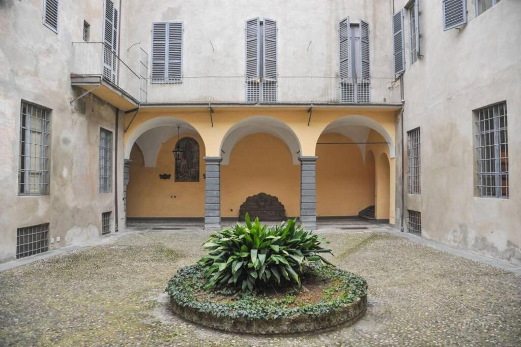 Cozy Apartment In Palazzo Malaspina Piacenza Exterior foto